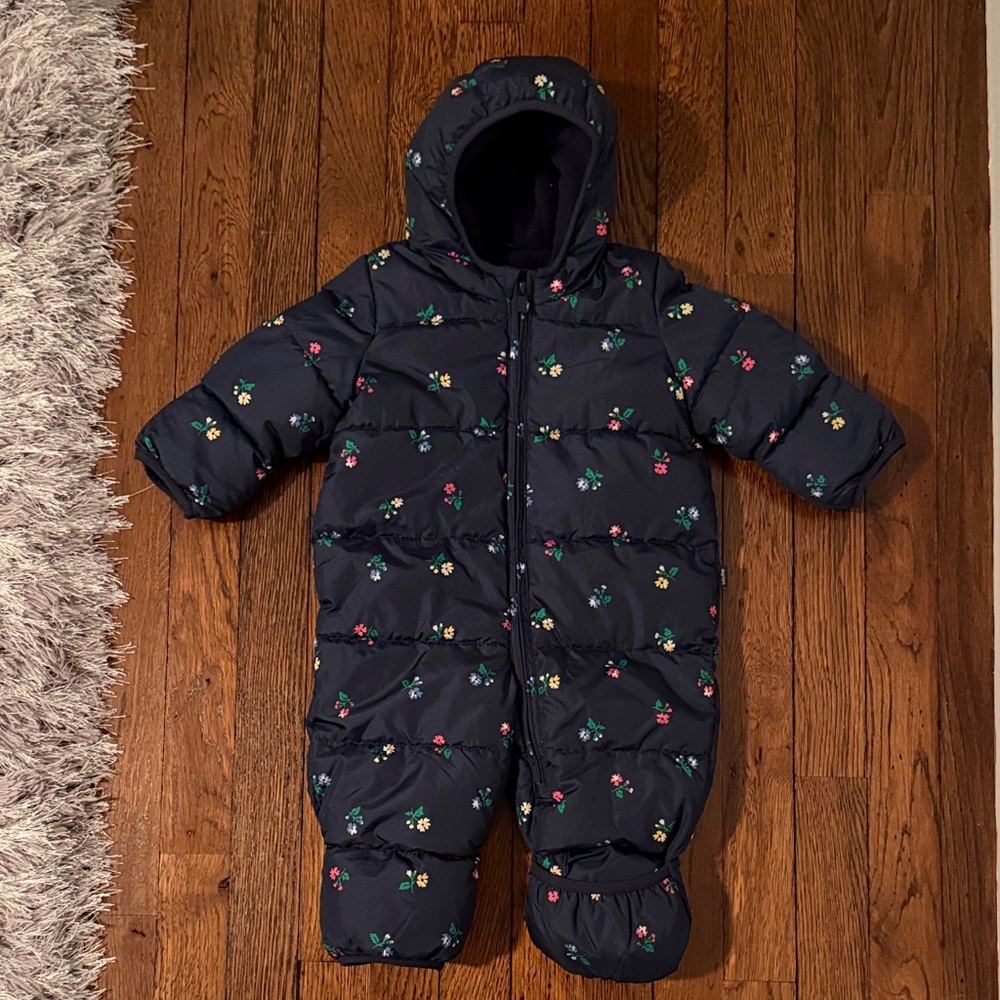 NWOT GAP Floral Baby Snowsuit Size 0-6 Months
